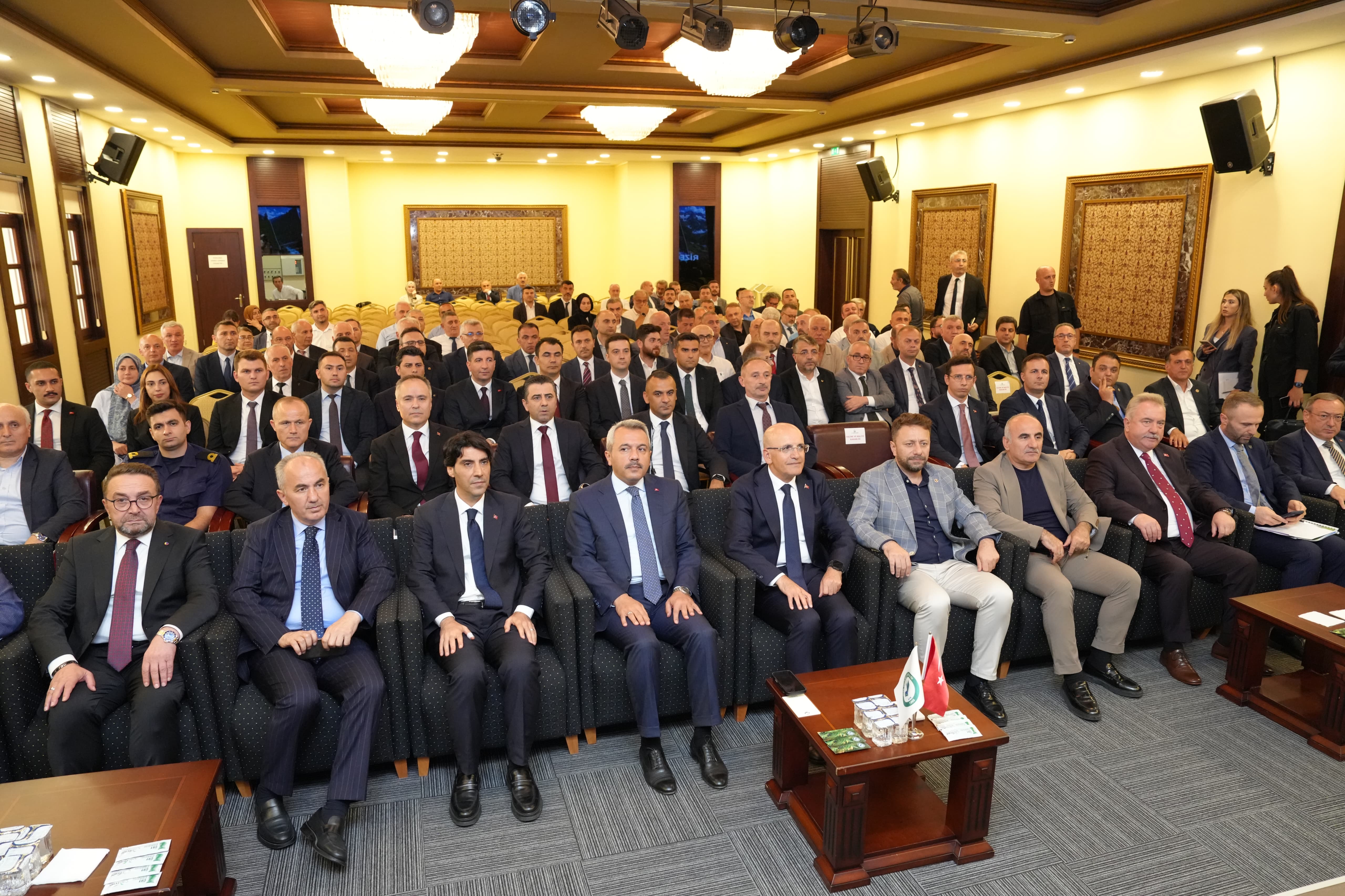 Hazine ve Maliye Bakanımız Mehmet Şimşek, Rize Ticaret Borsası’nda İş Dünyasıyla Buluştu