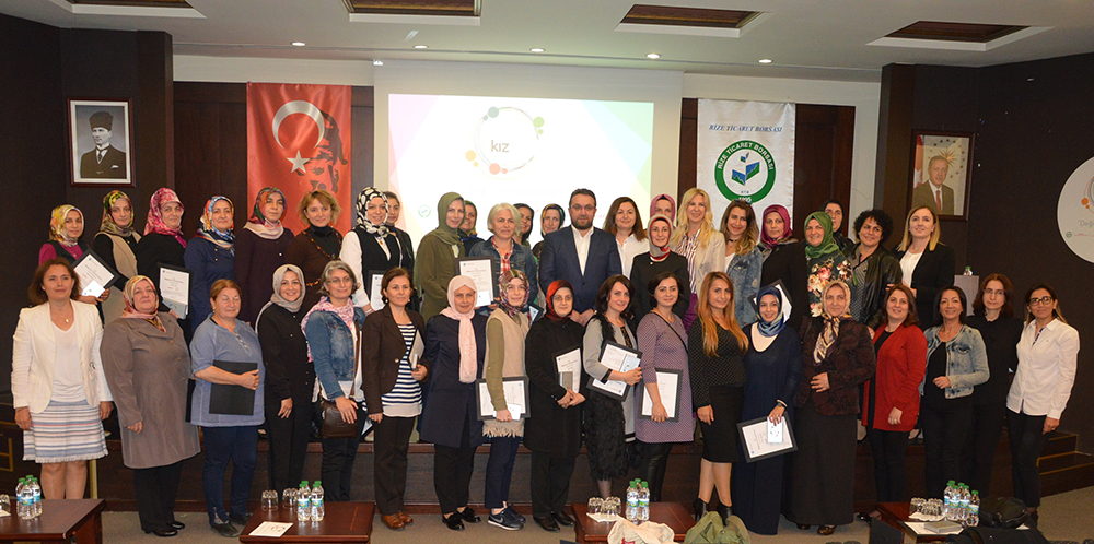 “Kız Kardeşim” Eğitimlerine Katılan Rizeli Kadınlar Sertifikalarını Aldı